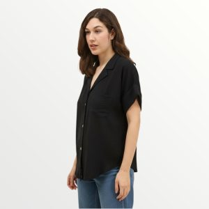 חולצה צווארון קצרה